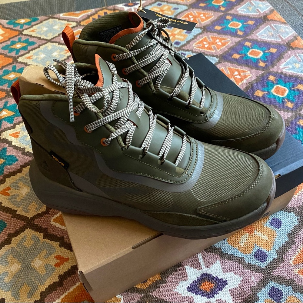 Teva Men’s Geotrecca Dark Olive Desert Taupe Green Boots Size 9 Waterproof NEW
